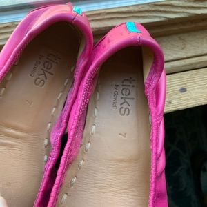 Tieks size 7 fuchsia